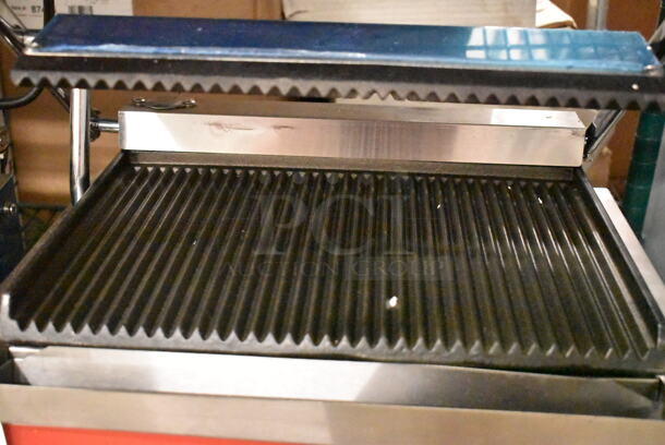 BRAND NEW SCRATCH AND DENT! 2023 Avantco 177P78 Stainless Steel Commercial Panini Sandwich Grill with Grooved Plates - 13" x 8 3/4" Cooking Surface. 120 Volts, 1 Phase. Tested and Working! - Image 4 of 5