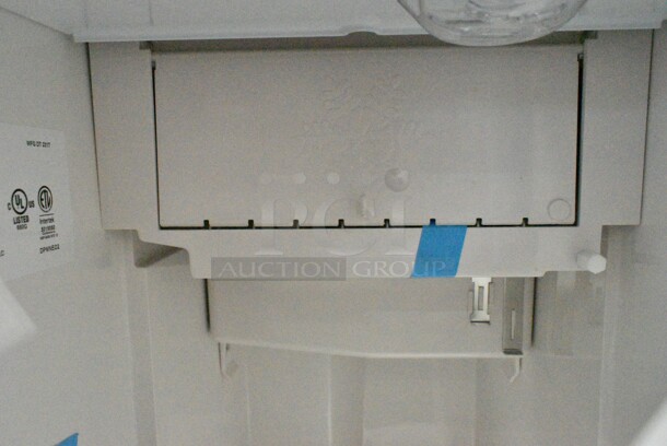BRAND NEW SCRATCH AND DENT! 2023 Manitowoc USE0050A-161 CrystalCraft Premier USE0050A-161 15" Undercounter Square Cube Ice Machine - 45 lb. 115 Volts, 1 Phase.  - Image 4 of 10