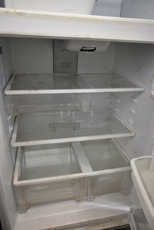 Maytag M1TXEGMYW01 Metal Cooler Freezer Combo Unit. 115 Volts, 1 Phase. Tested and Powers On But Does Not Get Cold
 - Image 4 of 6
