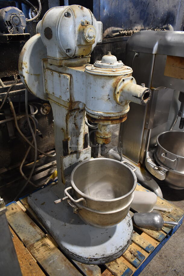 ANTIQUE! Hobart D-10731 Metal Commercial Floor Style Planetary Dough Mixer w/ Stainless Steel Mixing Bowl. 110 Volts, 1 Phase. Tested and Working! - Image 6 of 8