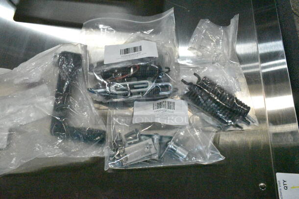 4 BRAND NEW SCRATCH AND DENT! Items Including HP0042301400 Vulcan 00-423014-000G1 Door Catch Kit-Dbl, HP0040405300 Vulcan 00-913102-00395 Kit, Door Springs 36L/E36, HP0085467800 Vulcan 00-913102-00285 Kit,Lid Springs, Ve & Vg, HP0085465100 Vulcan 00-854651-00001 Crank Handle. 4 Times Your Bid!  - Image 1 of 9