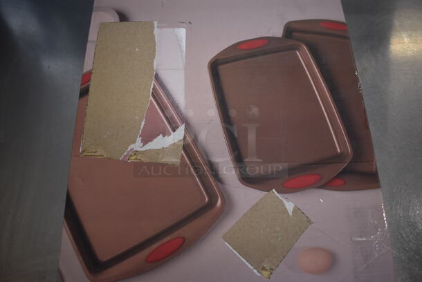 Box of BRAND NEW! Nutrichef NCRL3SGD Baking Pan Set - Image 3 of 5