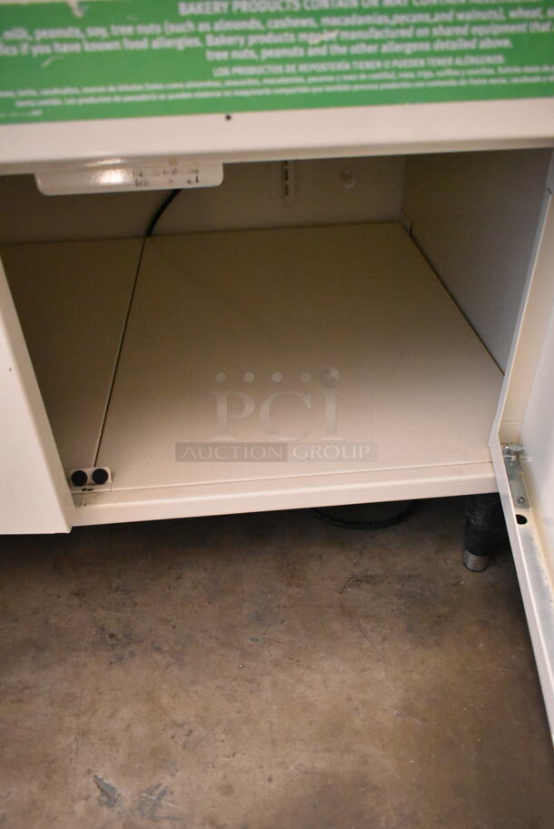 Metal Floor Style Bakery Display Case Merchandiser.  - Image 4 of 6