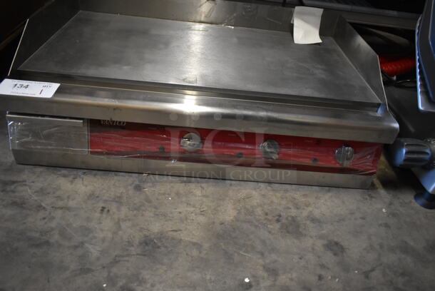 BRAND NEW SCRATCH AND DENT! Avantco 177EG30N Stainless Steel Commercial Countertop Electric Powered Flat Top Griddle. Does Not Have Legs. 208/240 Volts, 1 Phase.  - Image 4 of 6