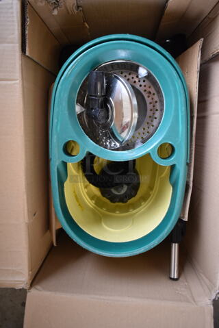 IN ORIGINAL BOX! Bissell Commercial CM500D-GRN CycloMop Spin Mop Bucket System. 