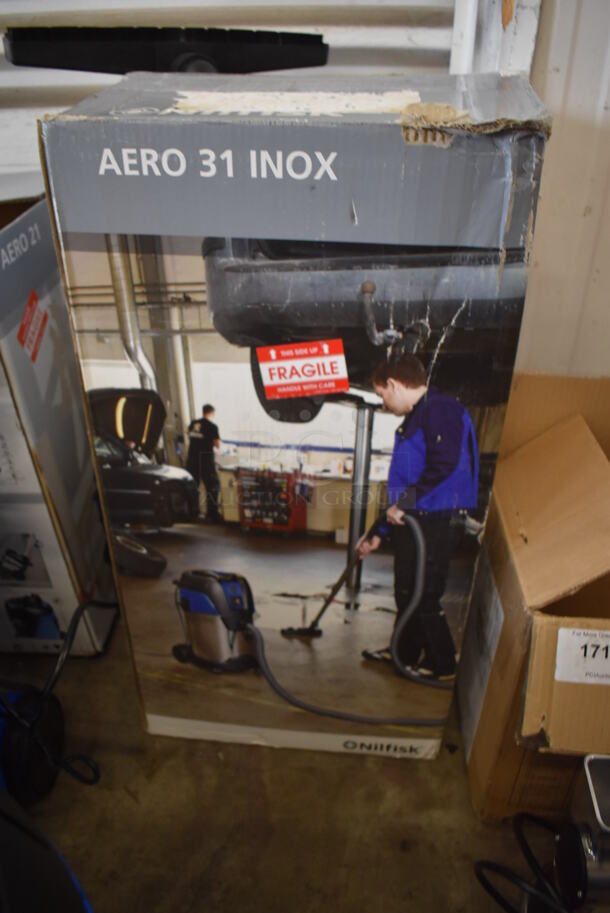 BRAND NEW IN BOX! Nilfisk AERO 31-21 PC INOX US Poly Blue and Black Shop Vac Vacuum Cleaner. 120 Volts, 1 Phase. 16x15x26. Tested and Working! - Image 3 of 9