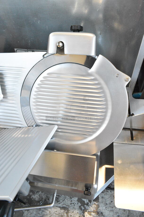 BRAND NEW SCRATCH AND DENT! Estella 348SLA13 Stainless Steel Commercial Countertop 13" Heavy-Duty Automatic Meat Slicer with Manual Use Option. 115 Volts, 1 Phase. Tested and Working! - Image 4 of 12