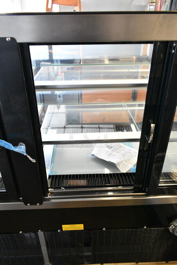 BRAND NEW SCRATCH AND DENT! Avantco 193BC72HCB Curved Glass Black Refrigerated Bakery Display Case. 120 Volts, 1 Phase. Tested and Working! - Image 7 of 9