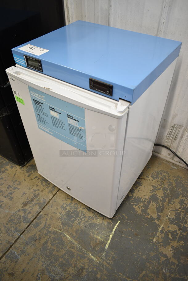 AccuCold FF-28LWH-MED2 Metal Mini Cooler. 115 Volts, 1 Phase. Tested and Working! - Image 2 of 4