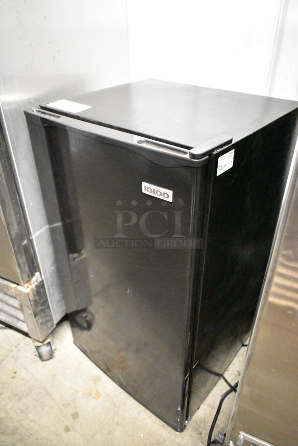 Igloo IRF32BK Metal Mini Cooler. 115 Volts, 1 Phase. Tested and Working! - Image 2 of 6