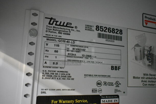 True GDM-49-LD Metal Commercial 2 Door Reach In Cooler Merchandiser w/ Poly Coated Racks. 115 Volts, 1 Phase. Tested and Working! - Image 5 of 5