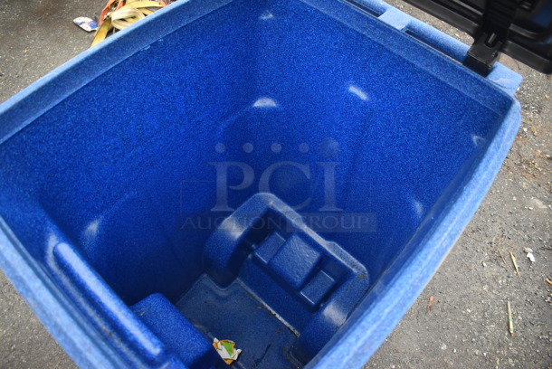 Blue and Black Poly Trash Can. 23x32x42 - Image 4 of 4