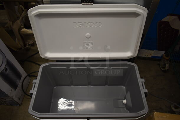 LIKE NEW! Igloo 50548 Marine Ultra 70 Qt. White Cooler with Comfort Grip Handles - Image 7 of 10