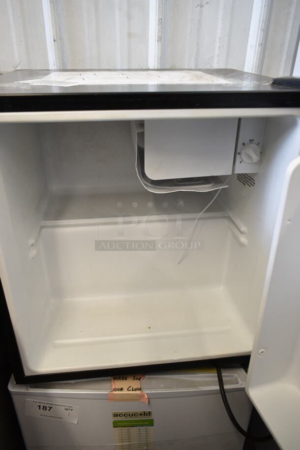Haier HC17SW20RB Mini Cooler. 115 Volts, 1 Phase. Tested and Working! - Image 2 of 4