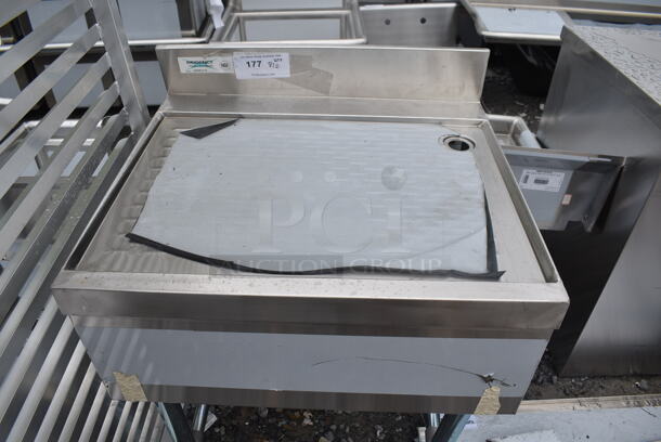 BRAND NEW SCRATCH AND DENT! Regency 600DBU2124 Stainless Steel Underbar Drainboard - 24" x 21" - Image 5 of 6