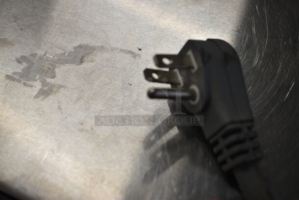 General Electric GE JES1656SJ02 Countertop Microwave Oven w/ Plate. 120 Volts, 1 Phase.  - Image 3 of 6