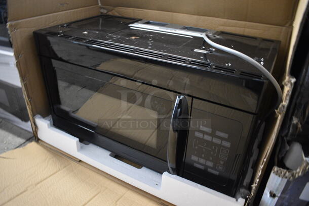 BRAND NEW IN BOX! Criterion CMH16M1B Metal Microwave Oven w/ Plate. 120 Volts, 1 Phase. 31x19x19 - Image 2 of 8