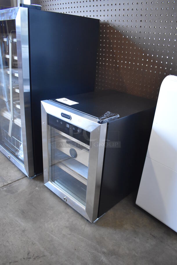 BRAND NEW SCRATCH AND DENT! Whynter CHC-123DS Stainless Steel Single Door Cigar Humidor Merchandiser. 110-120 Volts, 1 Phase. Tested and Working! - Image 4 of 7