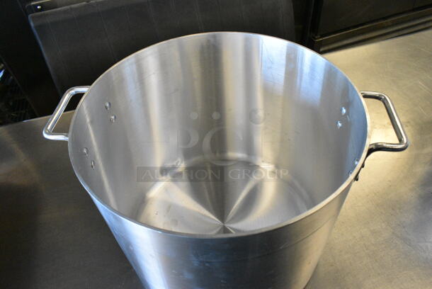 BRAND NEW SCRATCH AND DENT! Choice 471SP32QT Choice 32 Qt. Standard Weight Aluminum Stock Pot w/ Steamer Insert. - Image 4 of 5