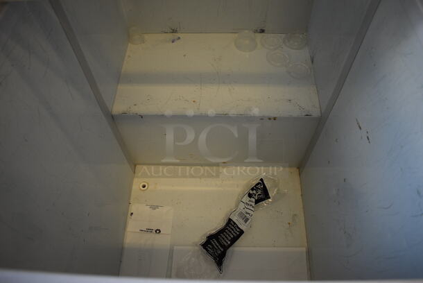 Stajac Model EURO-8 Metal Commercial Chest Freezer w/ 2 Sliding Lids on Commercial Casters. 115 Volts, 1 Phase. 33x25x34.5. Tested and Working! - Image 4 of 5