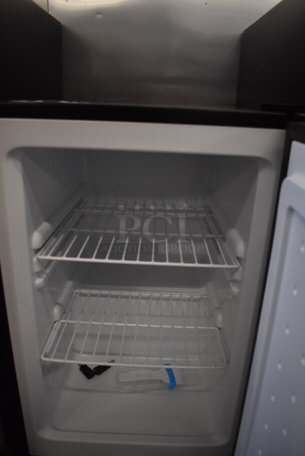BRAND NEW SCRATCH AND DENT! Whynter CUF-210SSa Stainless Steel Mini Freezer. 115 Volts, 1 Phase. 17.5x20x27.5. Tested and Working! - Image 4 of 5
