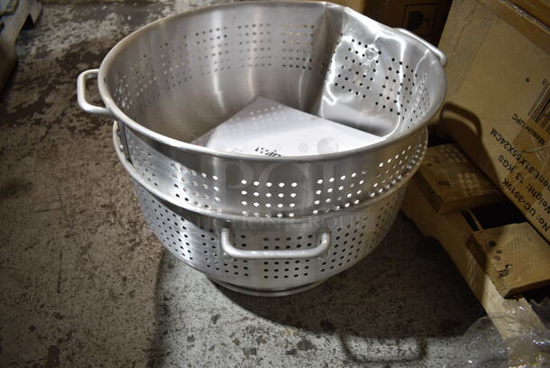 7 BRAND NEW! Metal Items; 5 Colanders and 2 Steam Inserts. 7 Times Your Bid! - Image 9 of 11