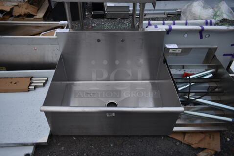 BRAND NEW SCRATCH AND DENT! Stainless Steel Commercial Single Bay Sink. No Legs. 
