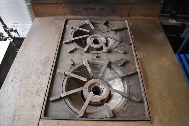Vulcan Model M8458 Metal Commercial Natural Gas Powered 2 Burner Range w/ Over Shelf and Back Splash. 34x38.5x61 - Image 3 of 6