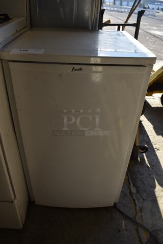 Avanti RM4400W Metal Mini Cooler. 115 Volts, 1 Phase. 20x21x34. Tested and Working!