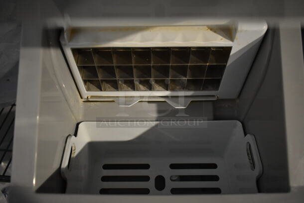 Frigidaire EFIC452-SS-CU Stainless Steel Countertop Ice Maker. 115 Volts, 1 Phase. - Image 5 of 8