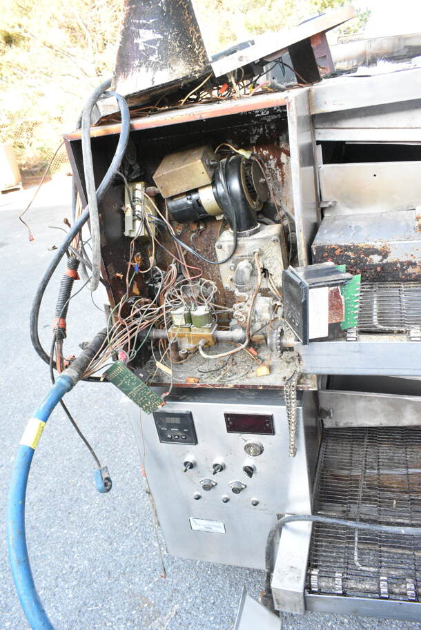 2 Blodgett MG-32 Stainless Steel Commercial Natural Gas Powered Conveyor Pizza Ovens. 150,000 BTU. 2 Times Your Bid.  - Image 2 of 12