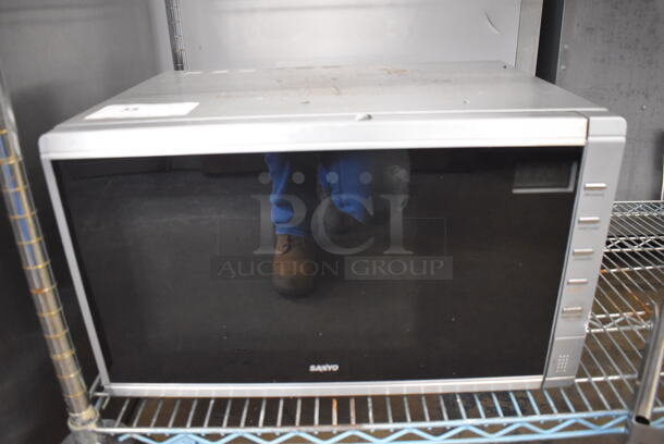Sanyo EM-C6786V Metal Commercial Countertop Microwave Oven. 120 Volts, 1 Phase. 20.5x16x12.5 - Image 1 of 6