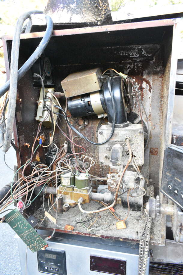 2 Blodgett MG-32 Stainless Steel Commercial Natural Gas Powered Conveyor Pizza Ovens. 150,000 BTU. 2 Times Your Bid.  - Image 4 of 12