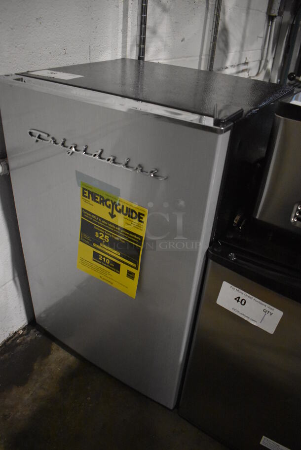 BRAND NEW SCRATCH AND DENT! Frigidaire EFR285-C ENERGY STAR Metal Mini Cooler. 115 Volts, 1 Phase. 18x17x27. Tested and Working! - Image 2 of 4