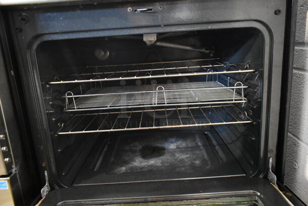 Frigidaire FGGF3030PFE Stainless Steel Commercial Natural Gas Powered 5 Burner Range w/ Oven.  - Image 6 of 8
