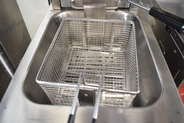 BRAND NEW SCRATCH AND DENT! 2023 Crosson EF-6V Stainless Steel Commercial Countertop Electric Powered Fryer w/ Metal Fry Basket and Lid. 120 Volts, 1 Phase. - Image 5 of 8