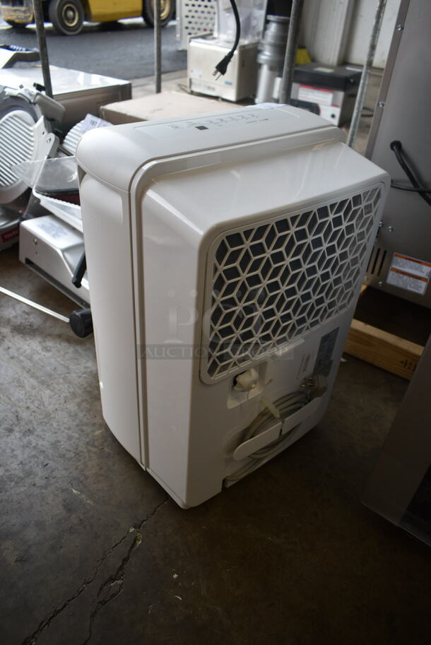 BRAND NEW SCRATCH AND DENT! Toshiba TDDP7011ES2 70 Pint Dehumidifier. 115 Volts, 1 Phase. Tested and Working! - Image 3 of 4