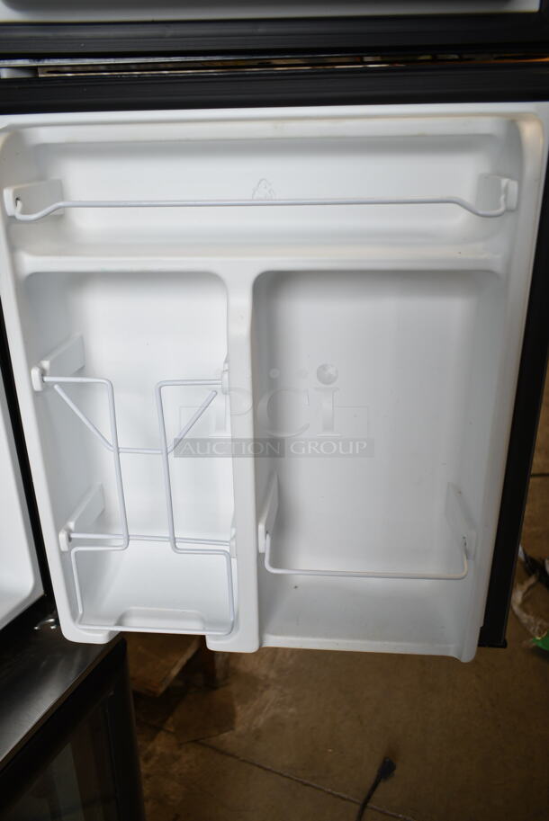 Galanz GLR31TS1E02 Mini Cooler Freezer. 120 Volts, 1 Phase. Cannot Test - Unit Needs New Plug Head - Image 6 of 7