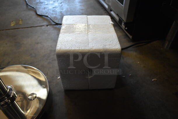 BRAND NEW SCRATCH AND DENT! Chrome Finish Heat Lamp - Image 6 of 8