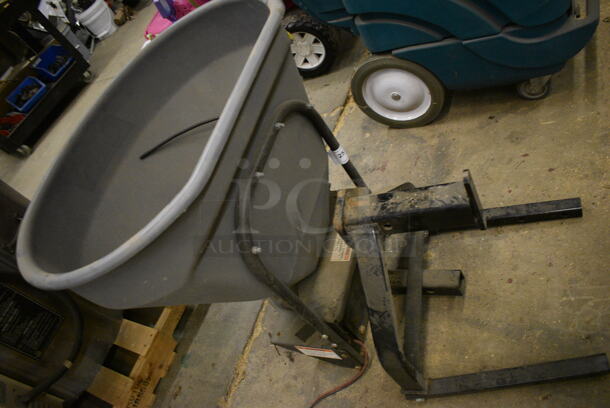 Curtis Hitch Mount Salt Spreader (CSS) - Image 3 of 9