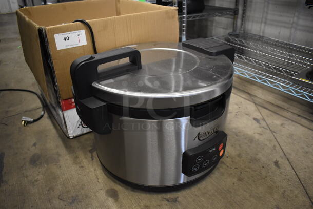 BRAND NEW IN BOX! Avantco 177RCSA90 Stainless Steel Commercial Countertop Rice Cooker. 240 Volts, 1 Phase. 21.5x19x16. Tested and Working! - Image 4 of 9