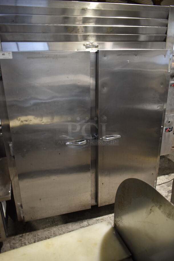 Traulsen RRI 2-23 LUT Stainless Steel Commercial 2 Door Reach In Cooler w/ 2 Metal Pan Racks. 115 Volts, 1 Phase. Tested and Working! - Image 3 of 9