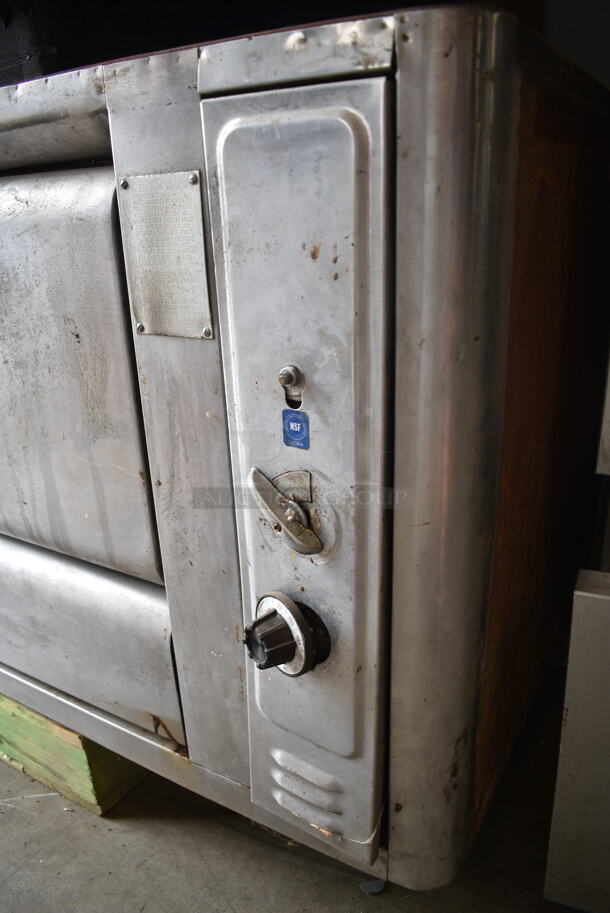 Blodgett Stainless Steel Commercial Natural Gas Powered Single Deck Pizza Oven.  - Image 3 of 6