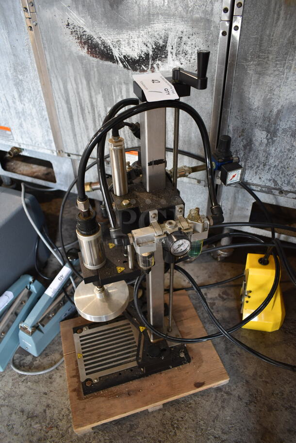 Kinex Cappers SA-2010 Metal Countertop Bottle Topping Machine.  - Image 3 of 5