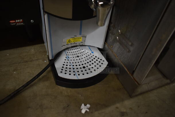 BRAND NEW SCRATCH AND DENT! Grindmaster 1001661GM Stainless Steel Commercial Countertop Ecoboiler Water Heater Dispenser. 120 Volts, 1 Phase. - Image 4 of 5