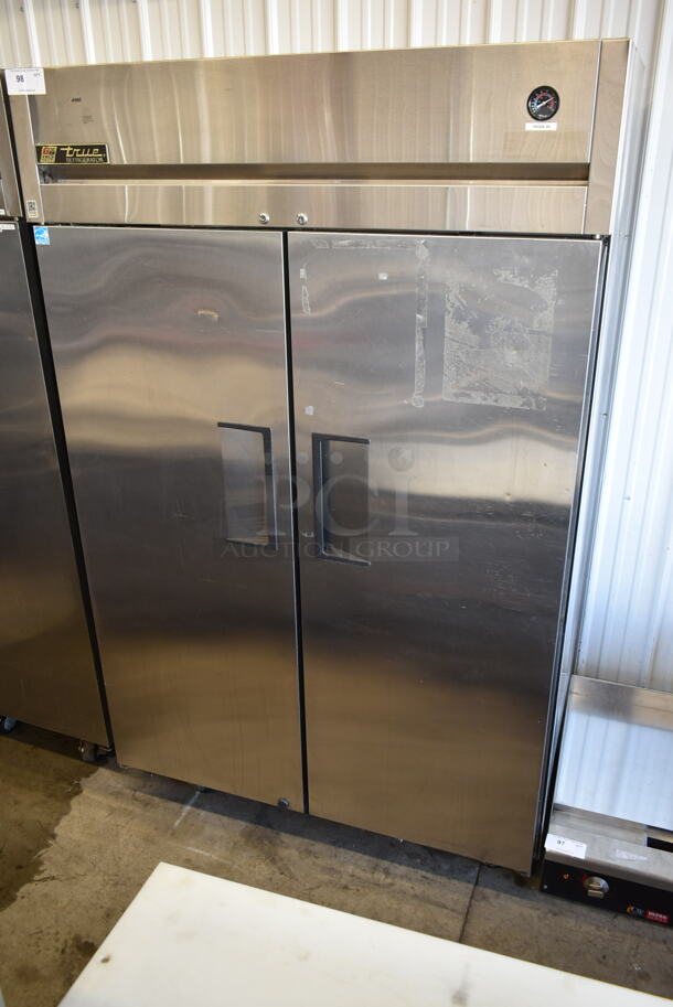 2014 True TG2R-2S ENERGY STAR Stainless Steel Commercial 2 Door Reach In Cooler w/ Poly Coated Racks on Commercial Casters. 115 Volts, 1 Phase. Tested and Working! - Image 3 of 8