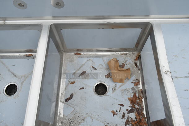 BRAND NEW SCRATCH AND DENT! Regency 600S32424218 Stainless Steel Commercial 3 Bay Sink w/ Dual Drain Board. Bays 24x14 - Image 4 of 7