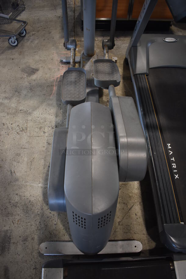 Life Fitness 95Xi Metal Commercial Fit Stride Total Body Trainer Elliptical Machine. 26x82x63. Tested and Working! - Image 3 of 7