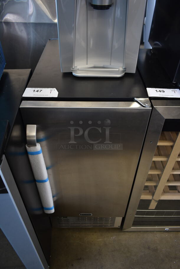 	BRAND NEW SCRATCH AND DENT! Whynter UIM-502SS Stainless Steel Commercial Built-in / Freestanding Maker-50lb Capacity Clear Cube Ice Maker. 115 Volts, 1 Phase. Tested and Working! - Image 1 of 4