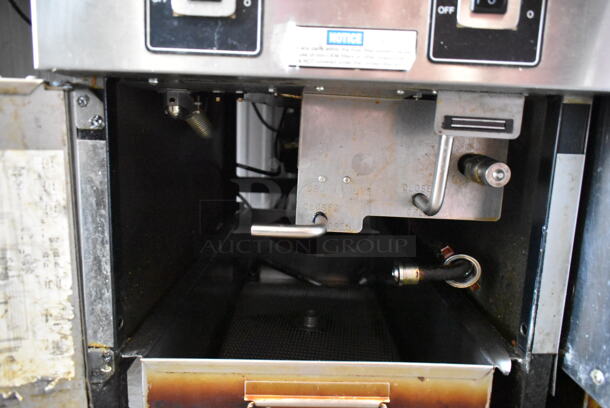 Henny Penny OEA-F Stainless Steel Commercial Floor Style Electric Powered Deep Fat Fryer w/ 2 Metal Fry Baskets on Commercial Casters. 208 Volts, 3 Phase.  - Image 5 of 6